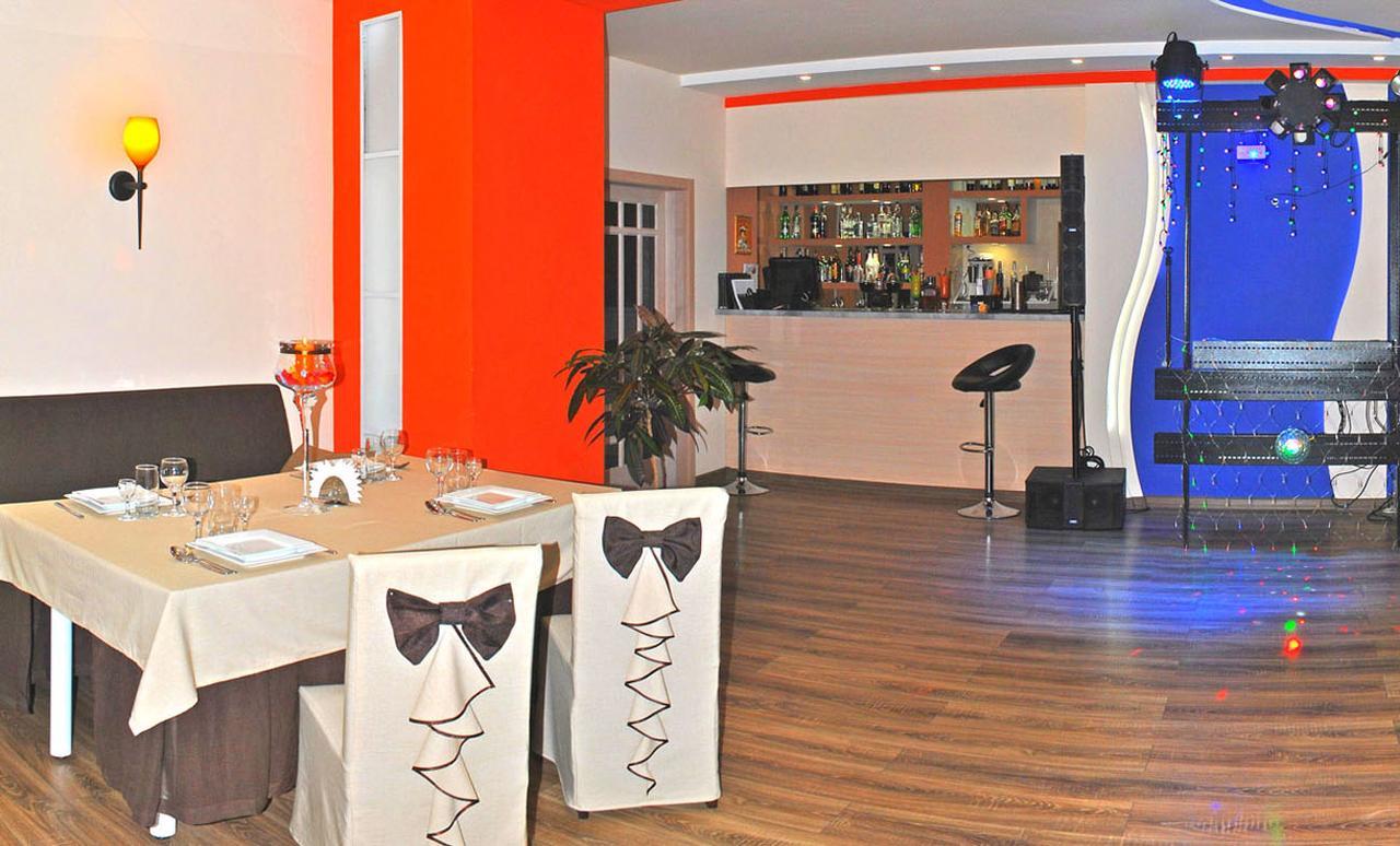 Komplex Apelsin Hotel Yuzhne Buitenkant foto